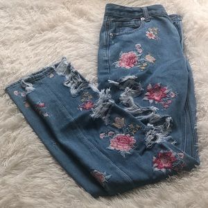 American Eagle Distressed Patch Mom Jeans LE